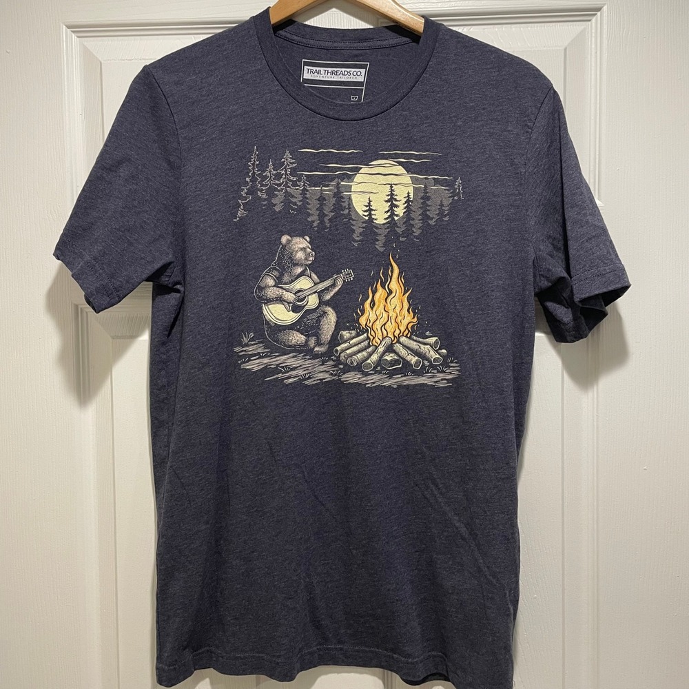 Trail Threads Co Graphic T-Shirt Mens Size L Gray Bear Campfire Guitar Outdoor - Picture 3 of 6